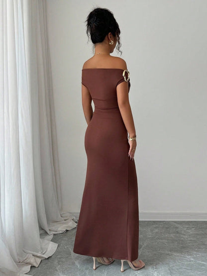 Off-shoulder Off Shoulder Pleated Metal Buckle Maxi Dresses