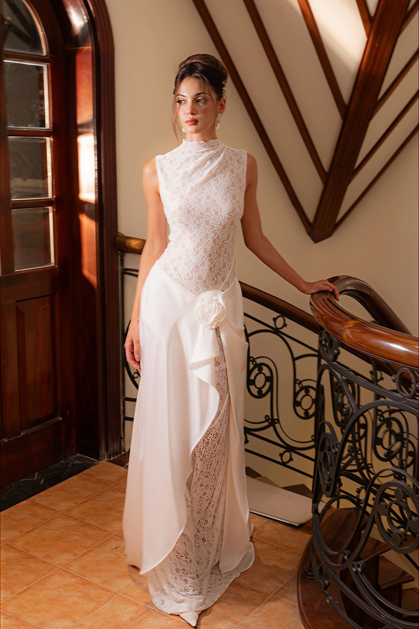Sleeveless High Neck Flower Lace Patchwork Reception Dress