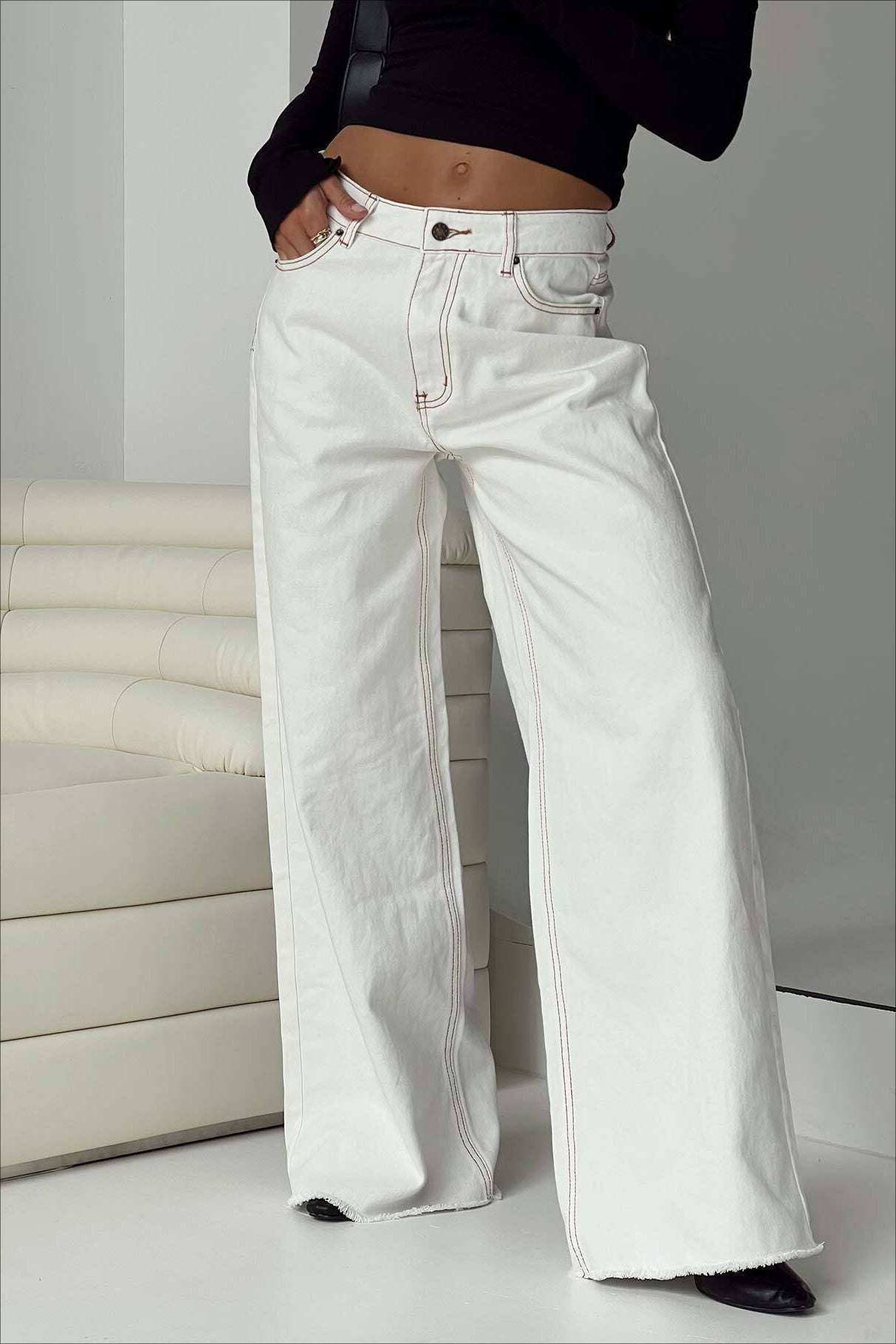 Relaxed Fit Raw Edge Dragging Jeans