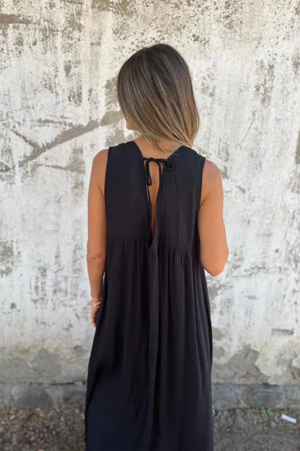 Lace sleeveless V-neck black dress