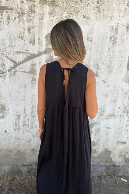 Lace sleeveless V-neck black dress
