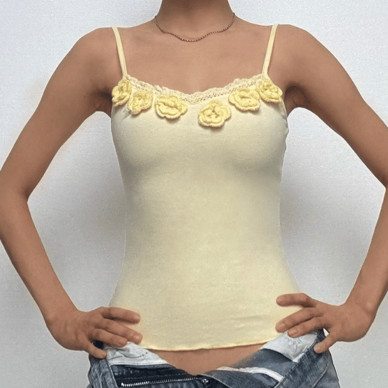 Flower applique lace hem ruffle cami top