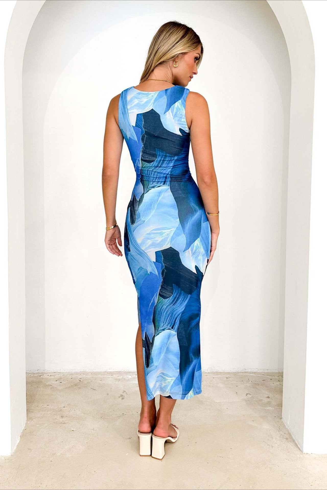 Elegant Floral Print Waist Slimming Maxi Dress