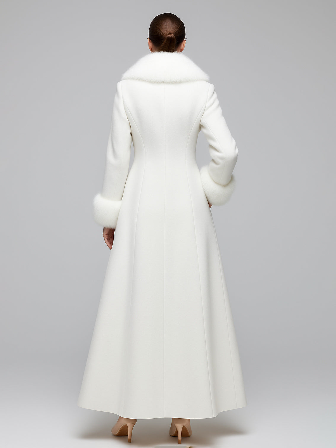 Maxi White Woolen Coat with Faux Fur Collar And Cuffs For Women 2026