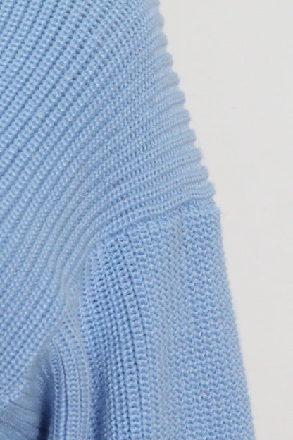 Slim Fit V-Neck Knit Top