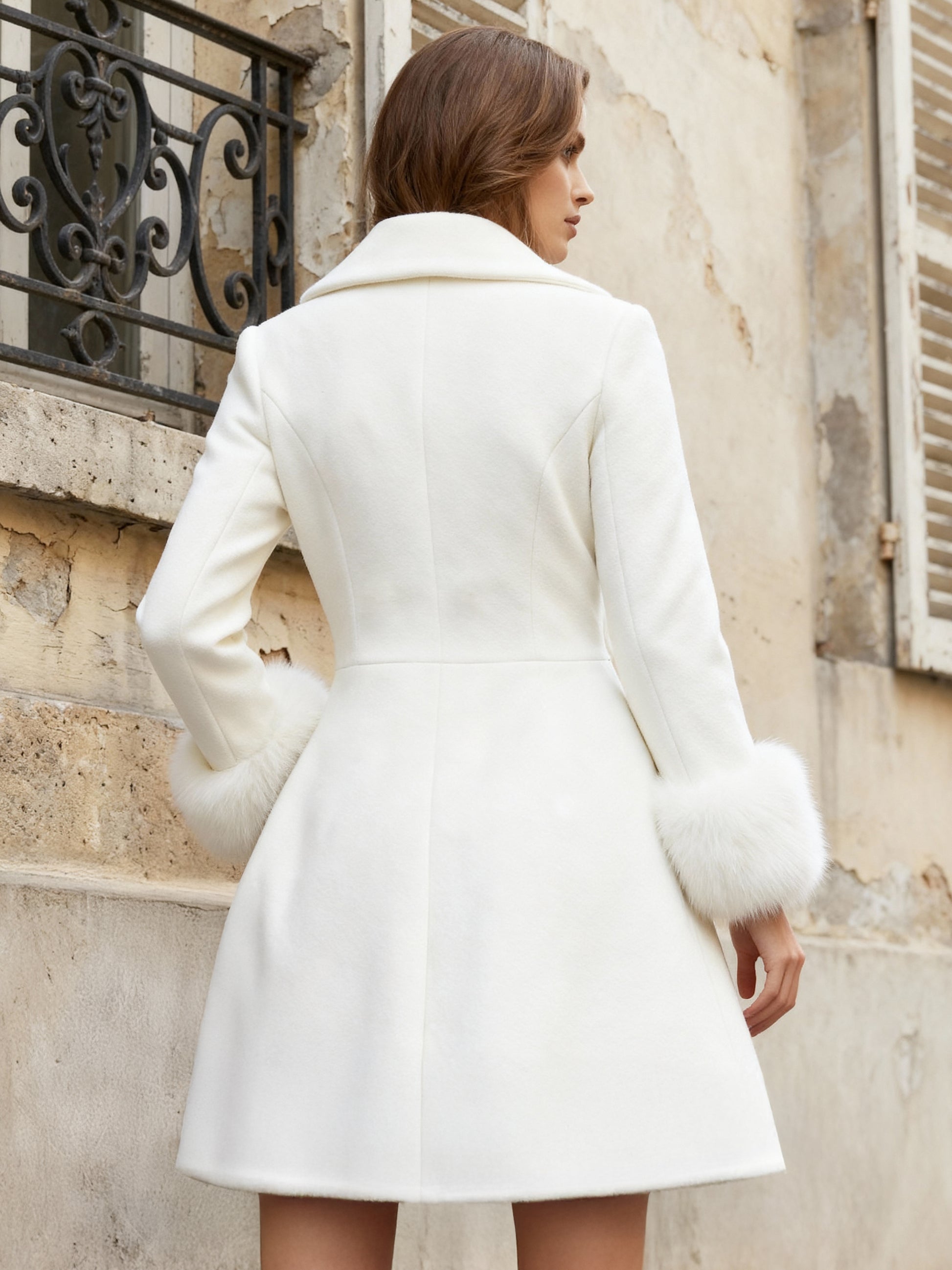 White double-breasted wool Blend coat with wide lapel And Faux fur cuffs For Women 2026