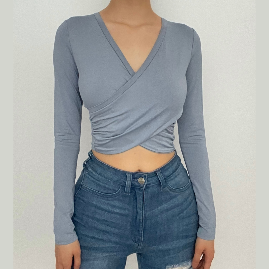 Cross front ruched solid v neck long sleeve crop top