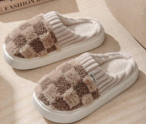 AmyVictoria™ - Comfy Fluffy Indoor Plush Non-Slip Slippers