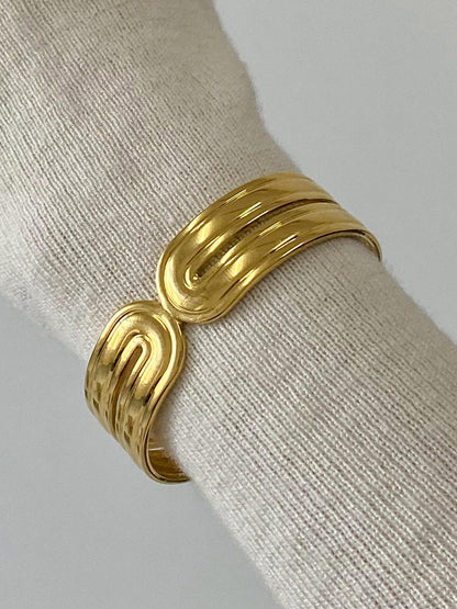 Wide Tunnel Open Bracelet