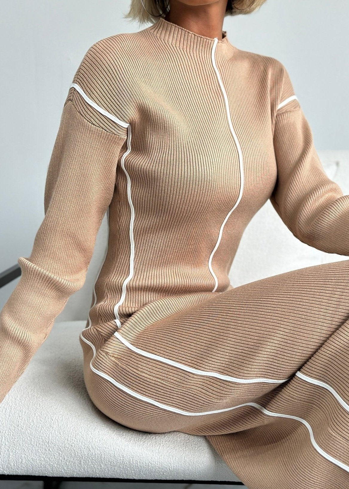 Chic Ribbed Contrast Piping Sweater Dress