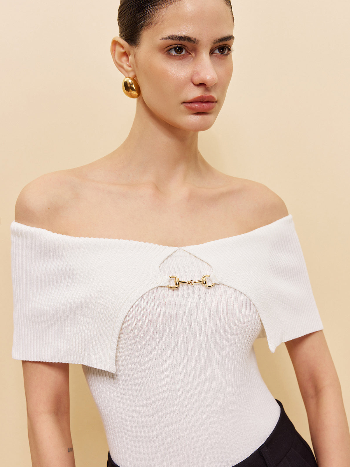 Off-Shoulder Chain Detail Ribbed Knit Top