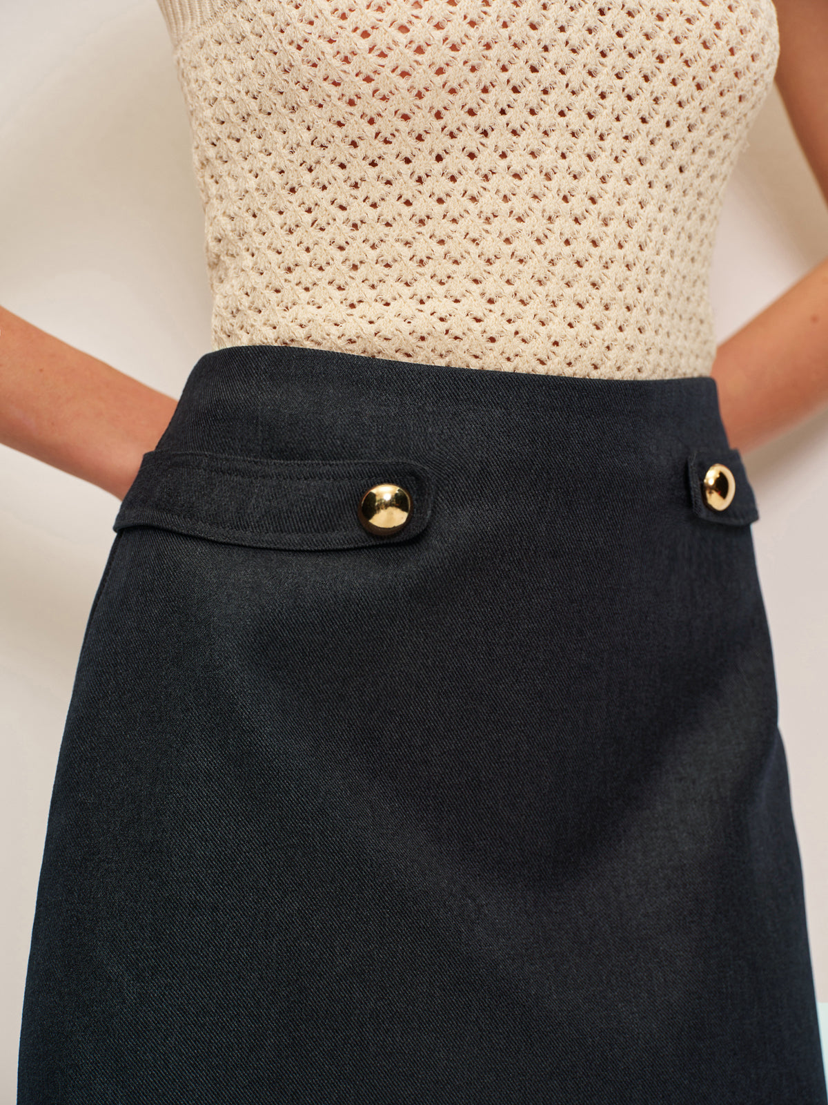 Metal Detail Mid-Waist Skirt
