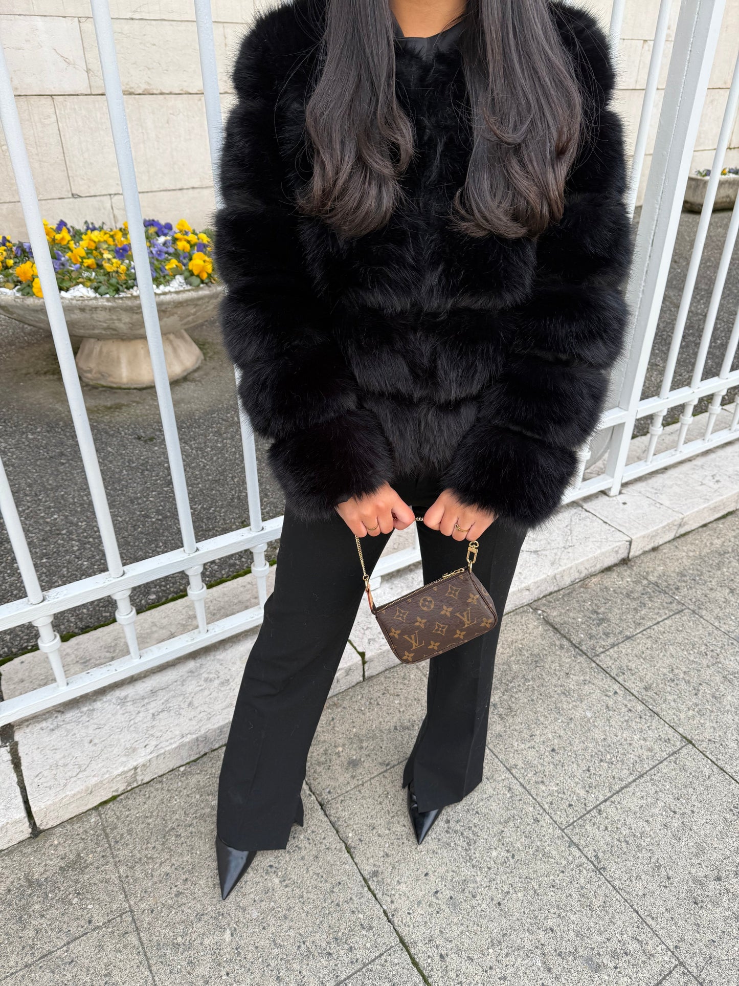 BLACK FUR LONG SLEEVES