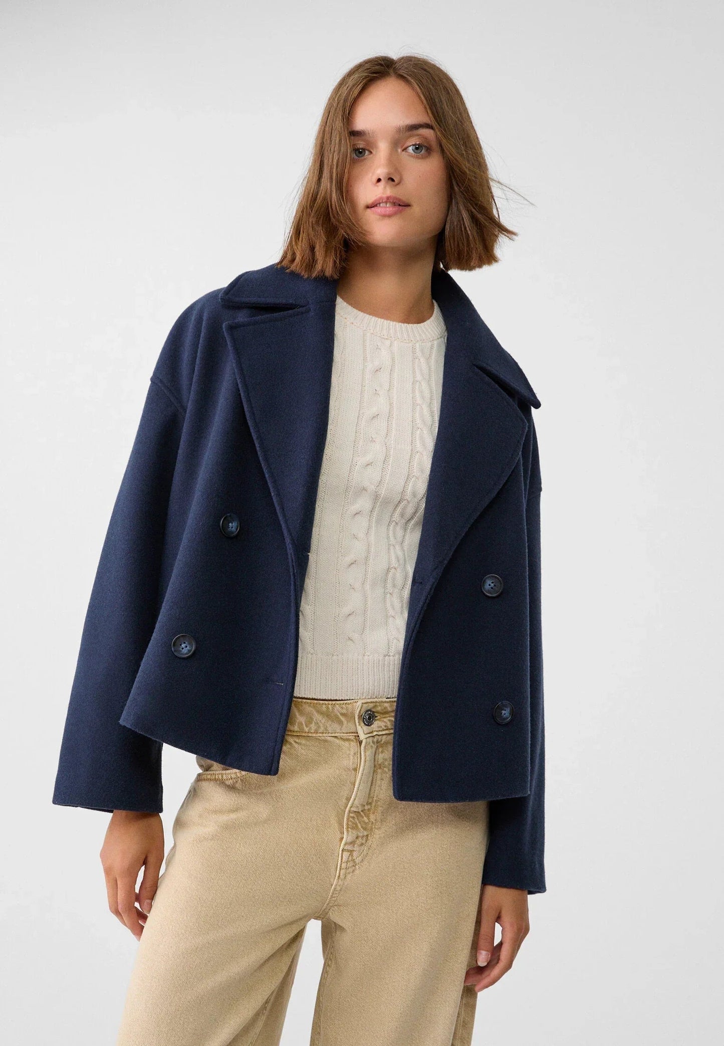 Chic Cropped Double-Breasted Jacket in Luxurious Wool Blend for Elegant Style