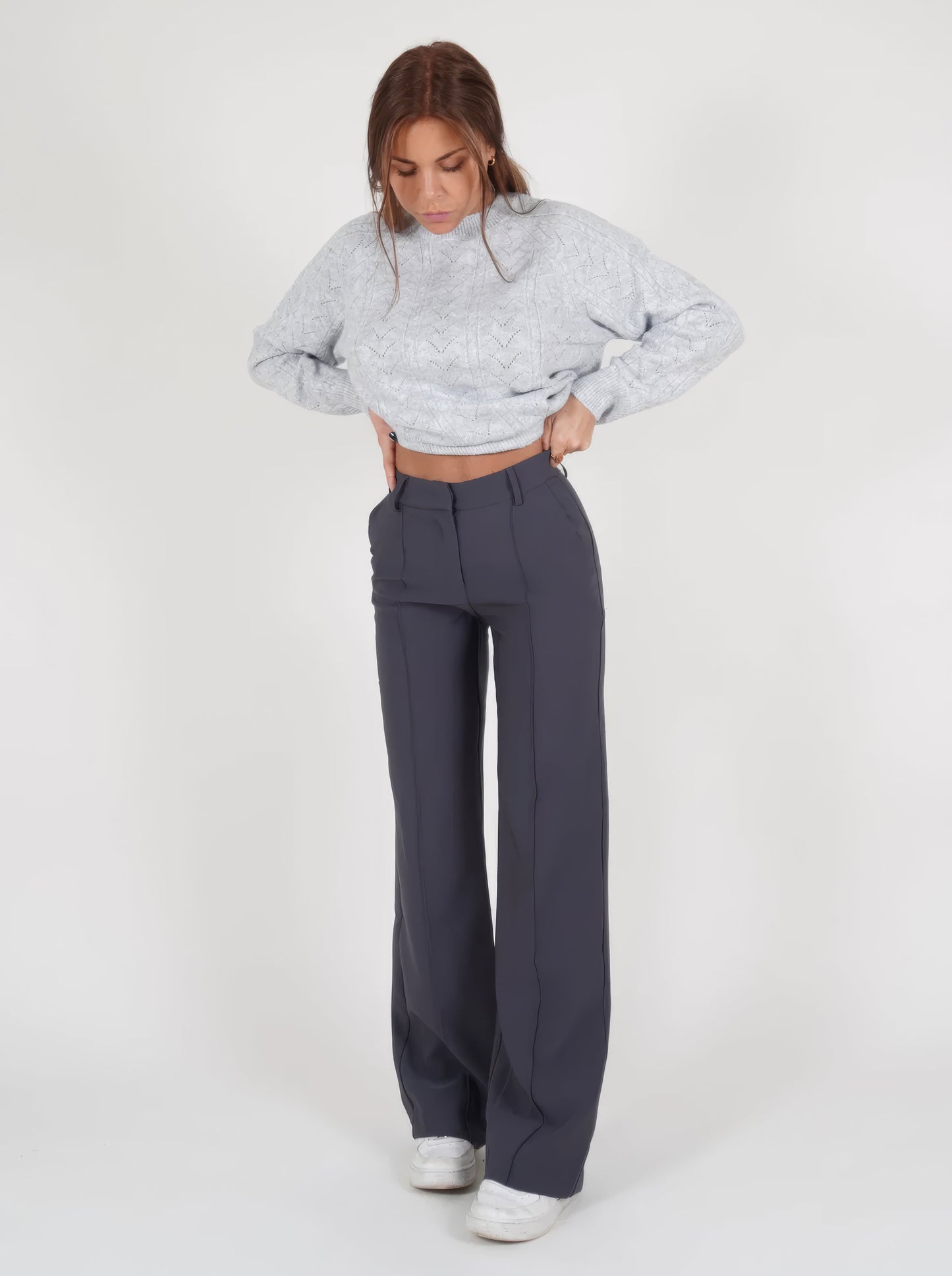 High-Waist Trousers with Straight Legs – Versatile and Comfortable Pants for Any Occasion