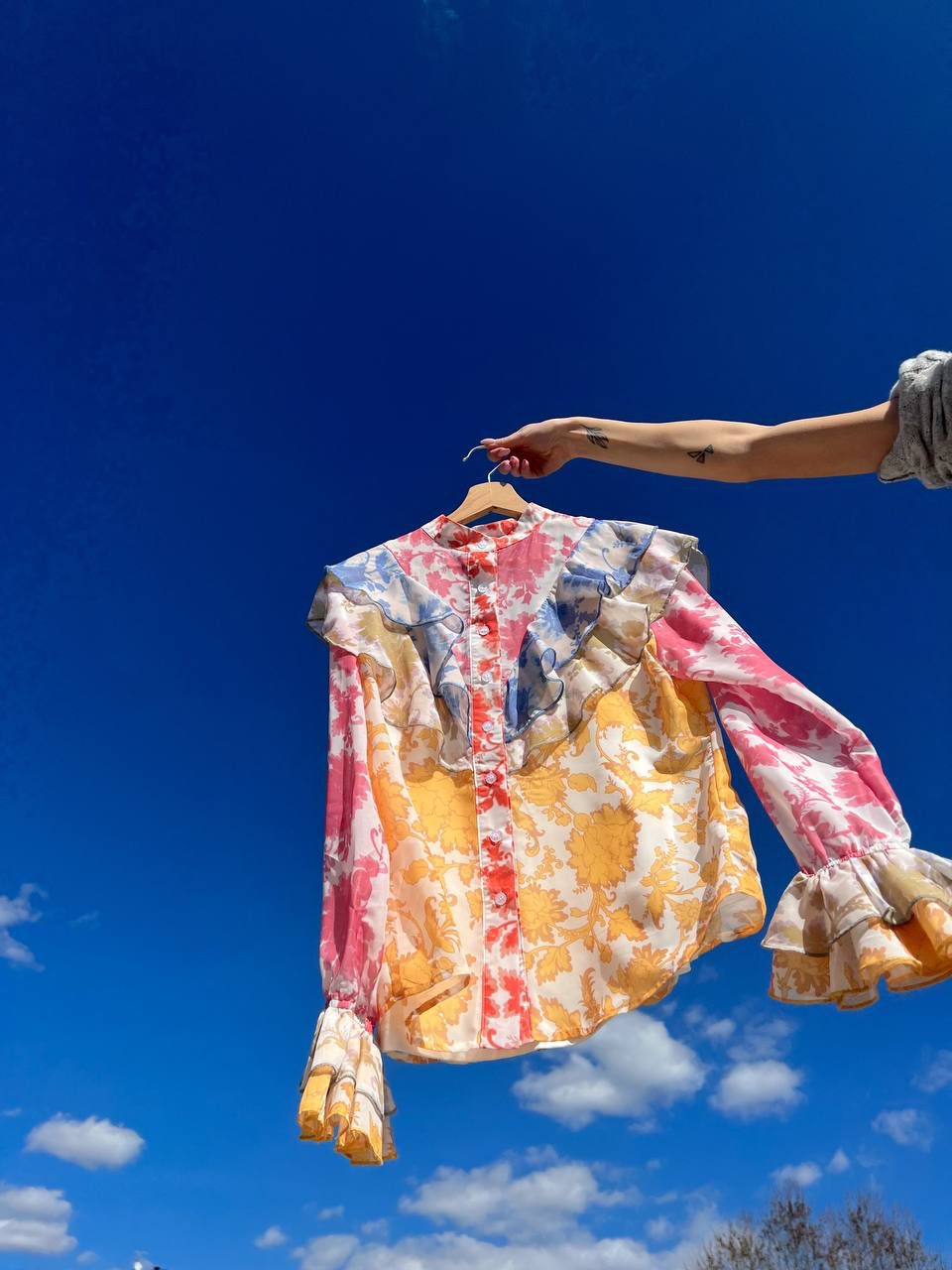 Floral Print Ruffles Blouse & Shorts Coord Set with Belt