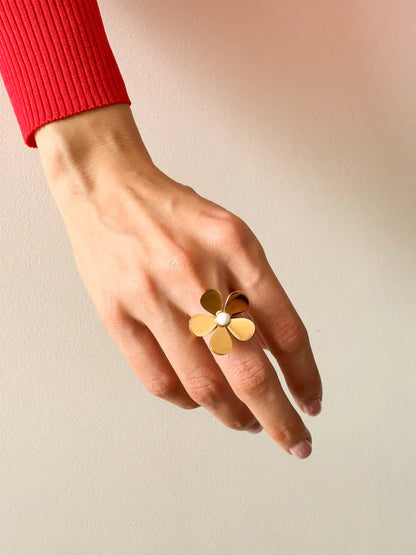 Flora Golden Enamel Daisy Ring