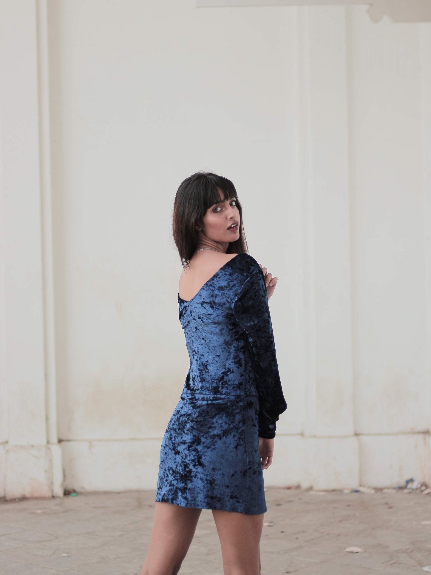 Blue Deep V-Neck Puffed Sleeve Velvet Dress