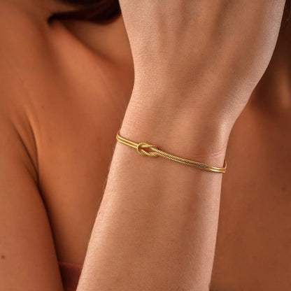Minimalist Love Knot Bracelet – Waterproof Stainless Steel Unisex Accessory