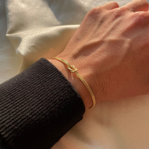 Minimalist Love Knot Bracelet – Waterproof Stainless Steel Unisex Accessory