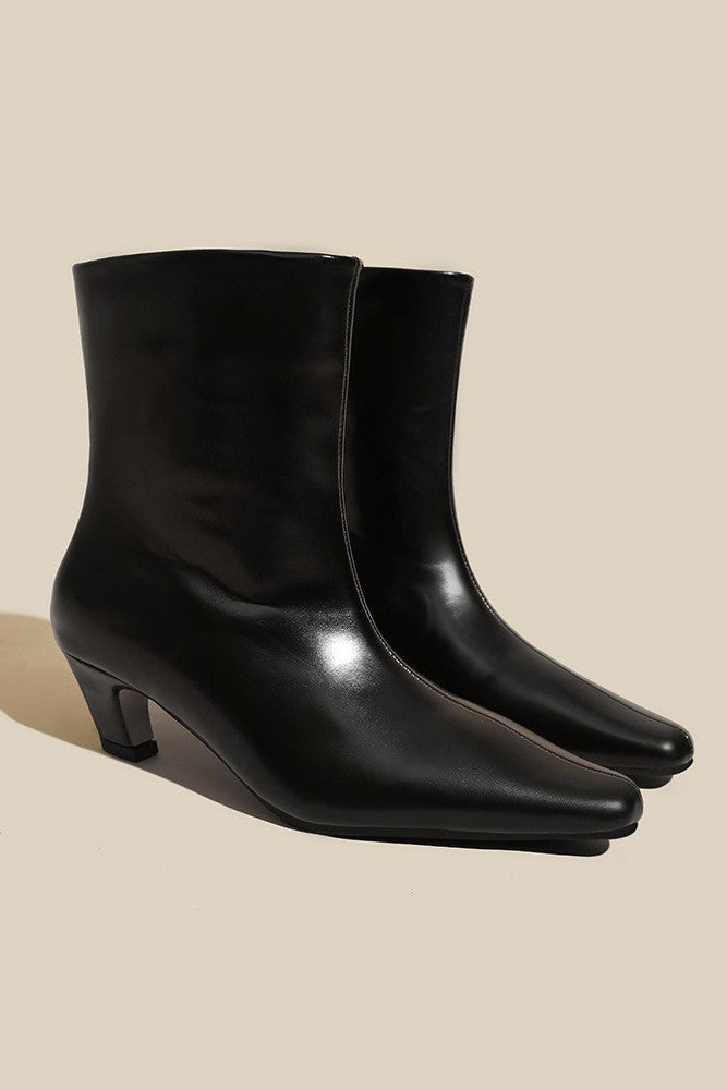 Ruth Chelsea Boots