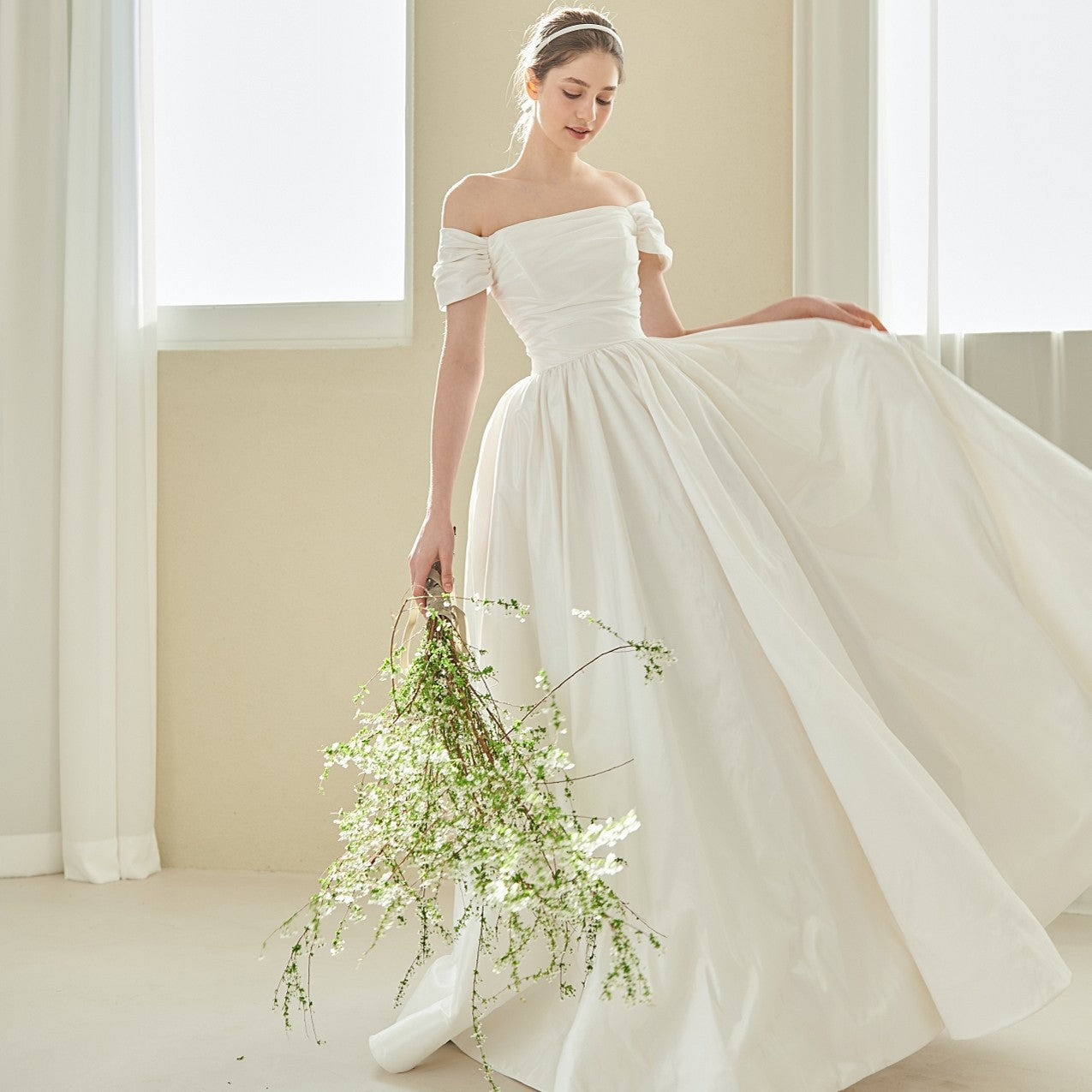 Off-Shoulder Vintage Wedding Dress