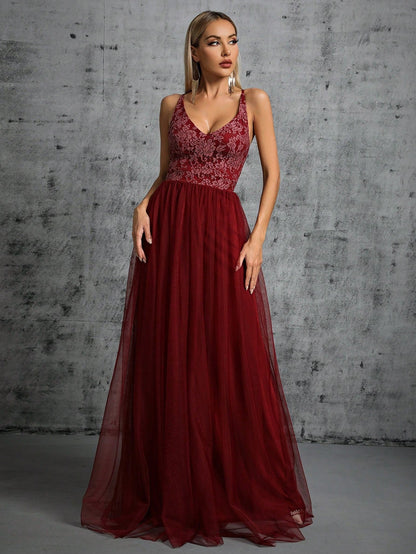 Floral Lace Deep V-Neck Spaghetti Strap Tulle A-Line Floor-Length Gown