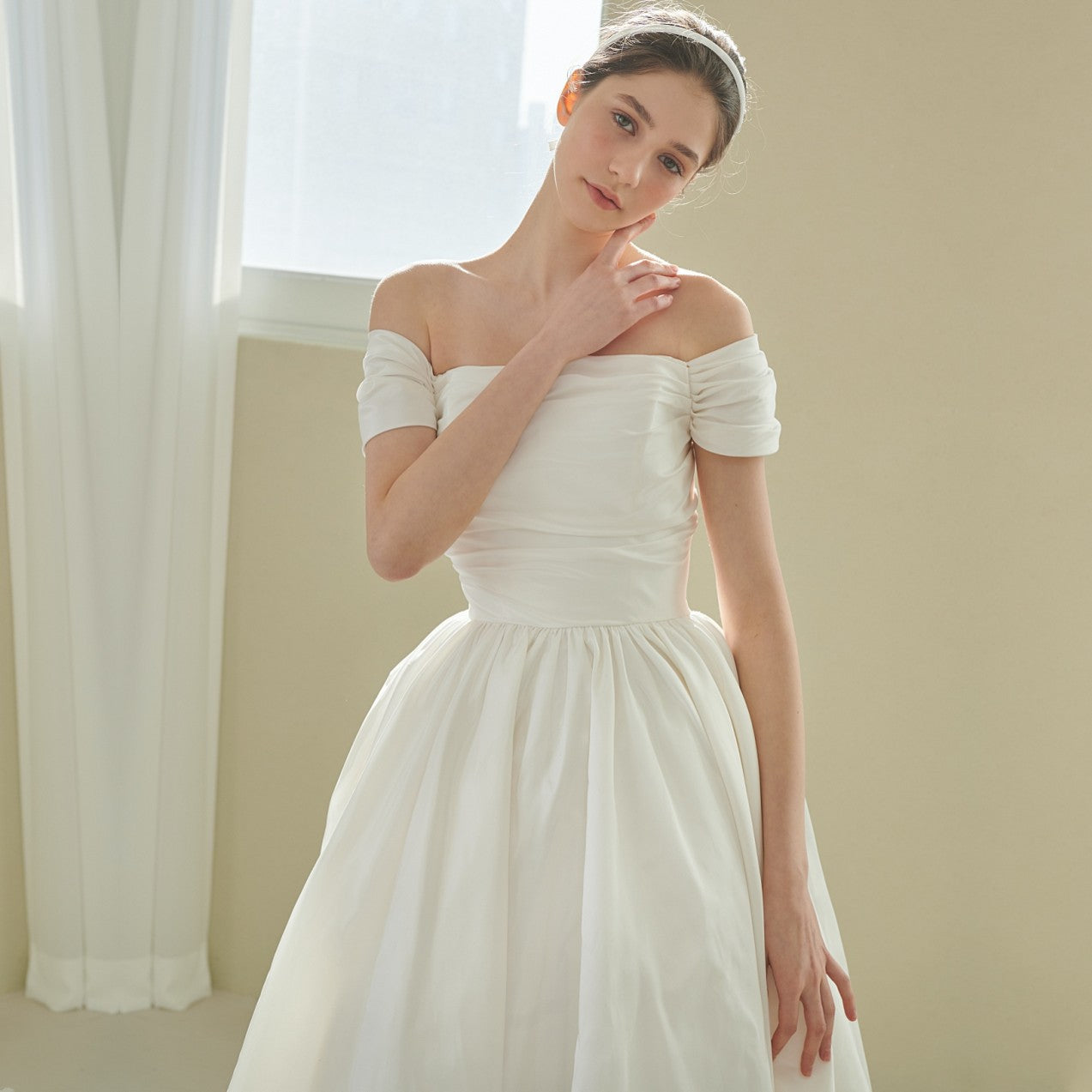 Off-Shoulder Vintage Wedding Dress