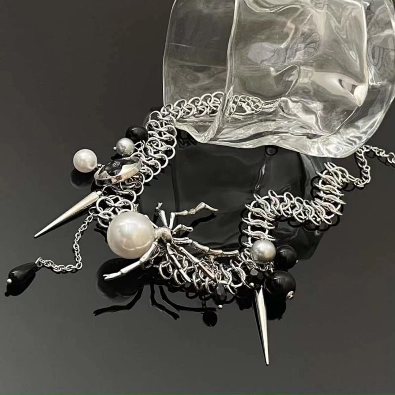 Faux pearl spider decor rivet choker necklace