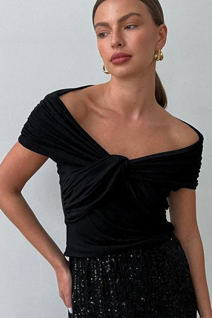 Front twisted top