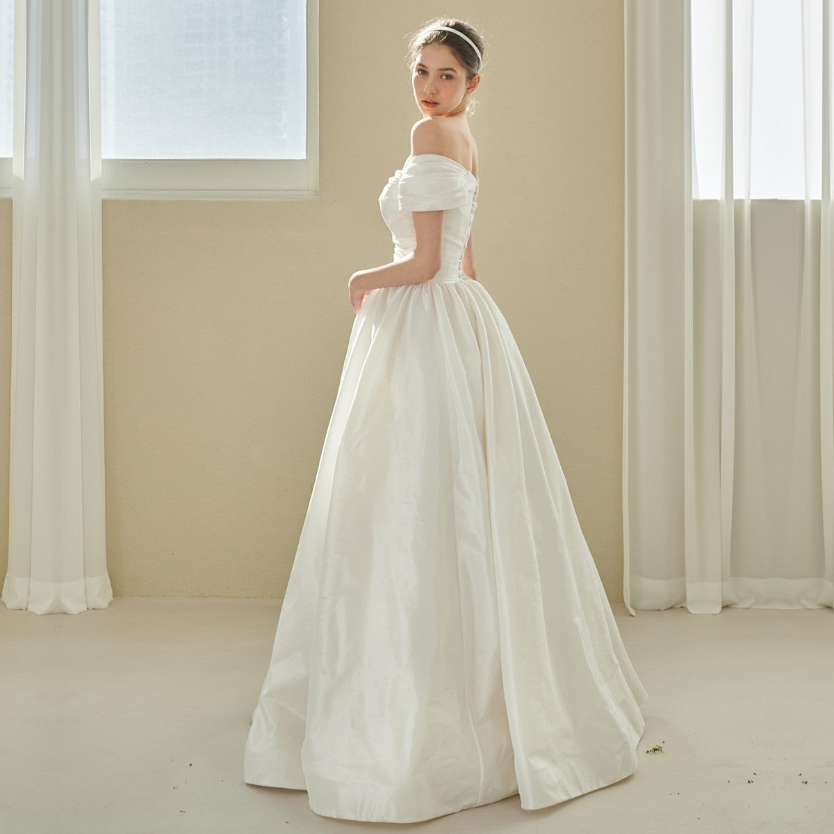 Off-Shoulder Vintage Wedding Dress