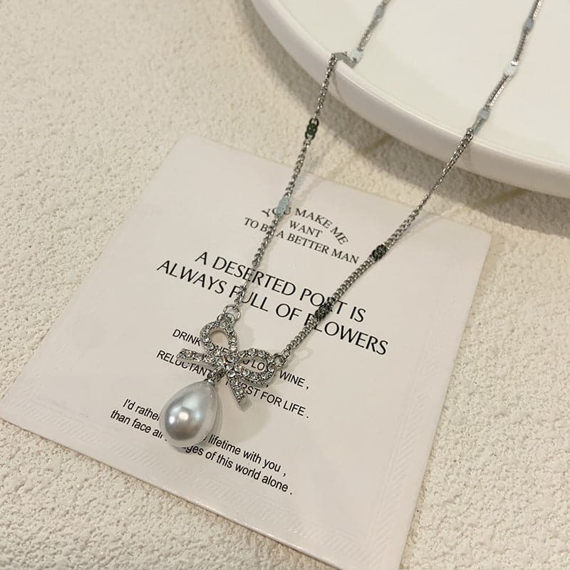 Faux pearl pendant chain necklace