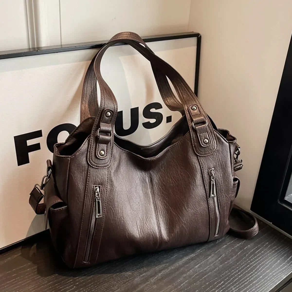Contrasting Color High-Quality Zipper Shoulder Bag