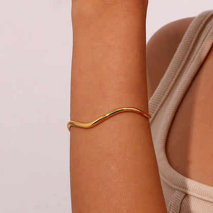 Sway Gold Wave Bangle