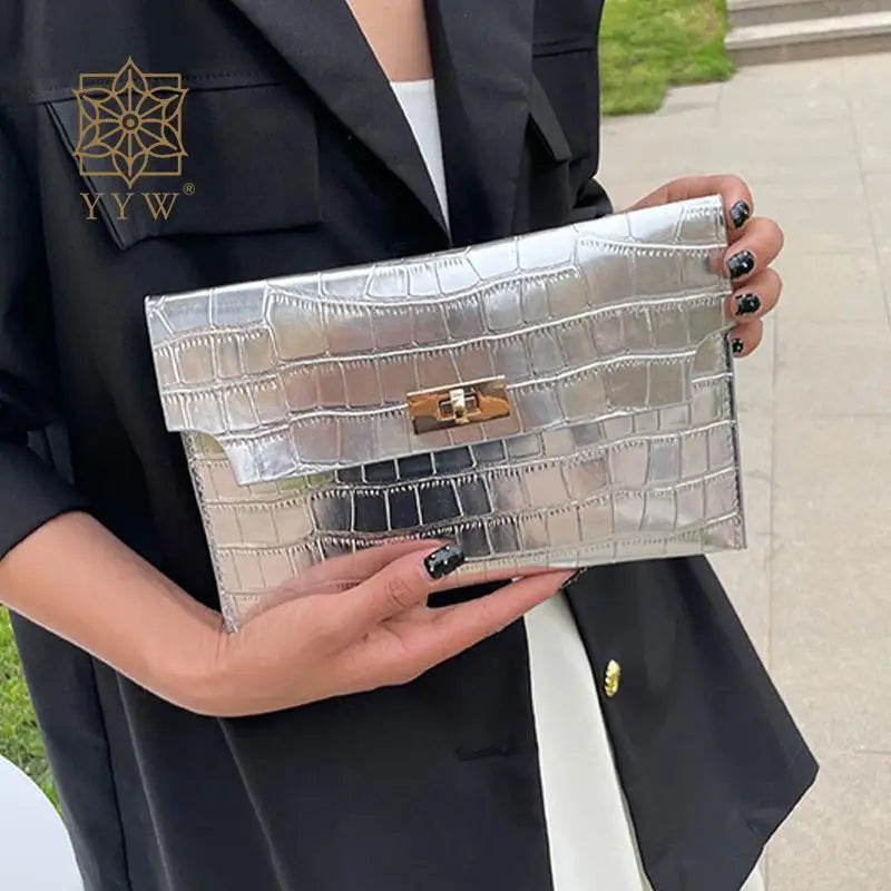 Thin Envelope Crocodile Pattern Wristlet