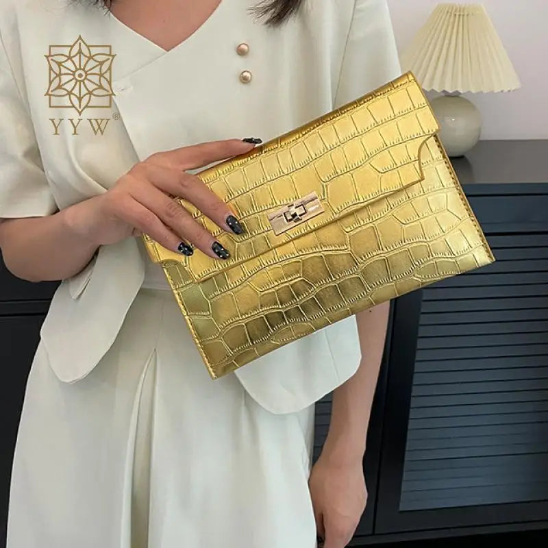 Thin Envelope Crocodile Pattern Wristlet