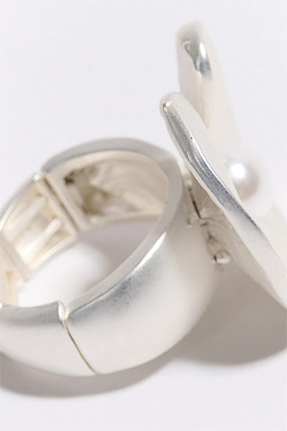 Faux Pearl Flower Shape Metal Ring