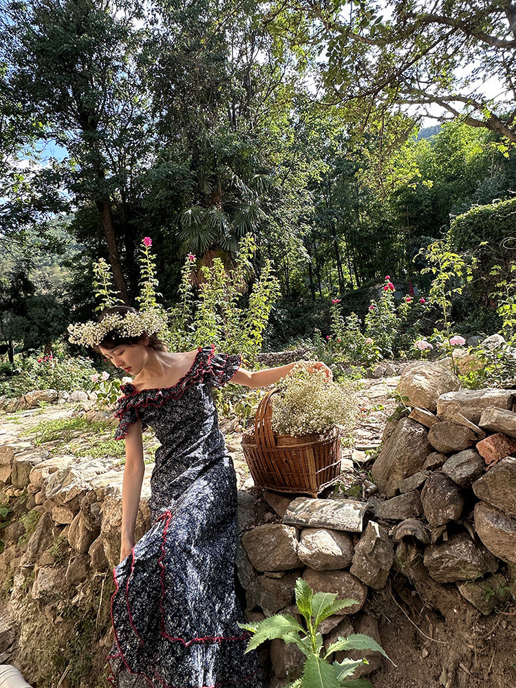 Vintage-inspired Contrast Floral Fishtail Dress