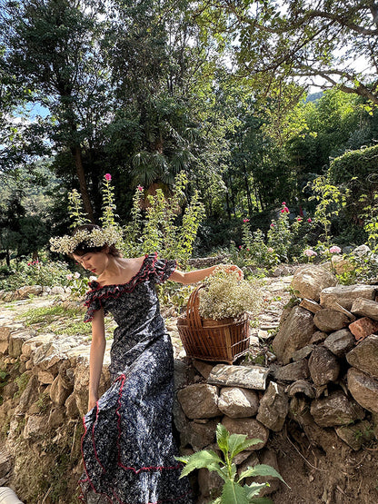 Vintage-inspired Contrast Floral Fishtail Dress