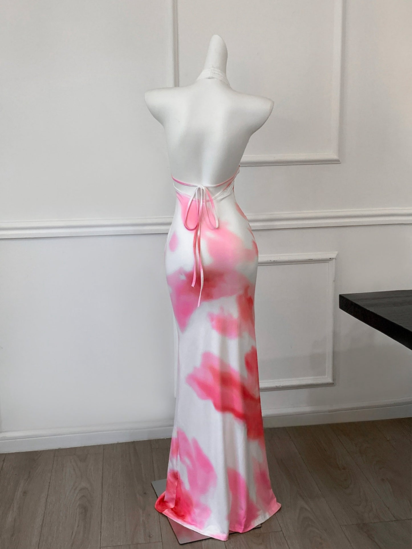 White Open-Back Floral Print V-Neck Mermaid Dress