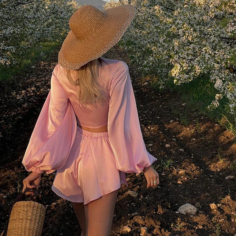 Front Tie Low Cut Full Sleeve Crop Top Flow Shorts Two Pieces Set