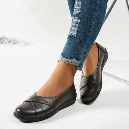 Women's Black Closed-Toe Leather Flats – Comfortable Casual Slip-On Shoes