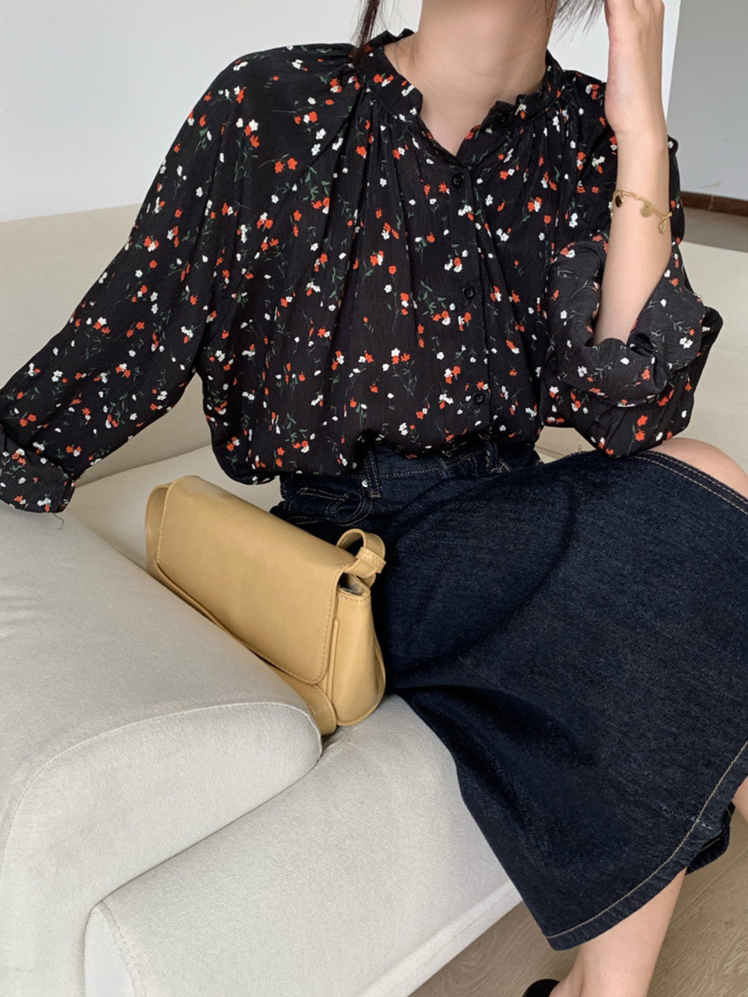 Adela Vintage Floral Print Crew Neck Blouse-Black