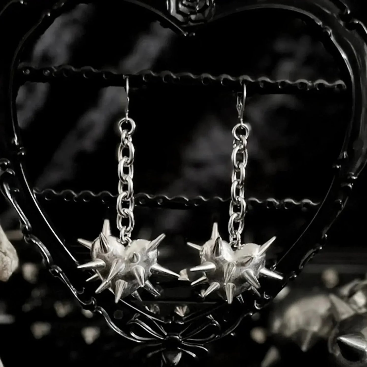 Antique Heart Thorns Spike Chain Dangle Earring