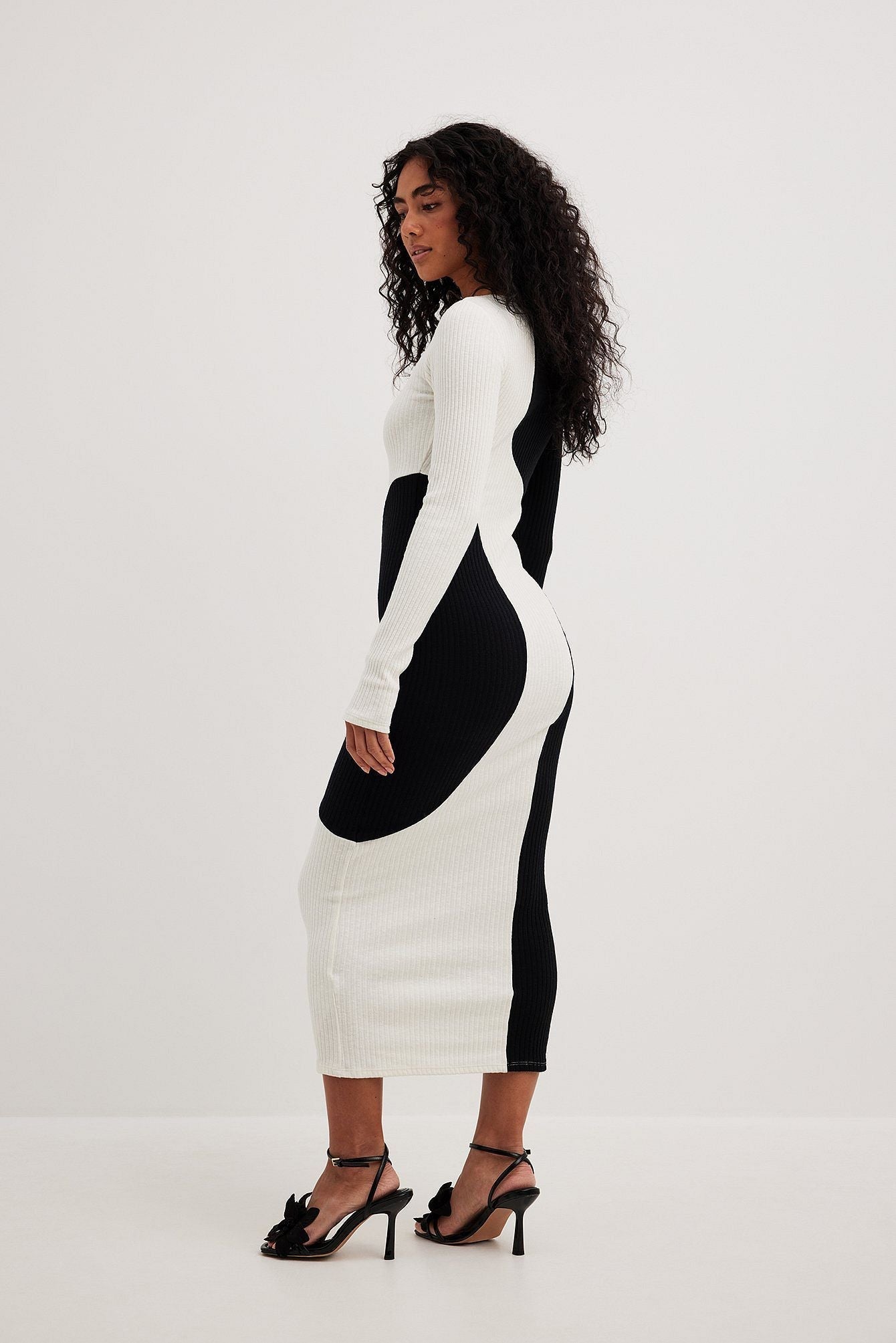 Rib Knit Scoop Neck Wavy Panel Long Sleeve Bodycon Midi Dress