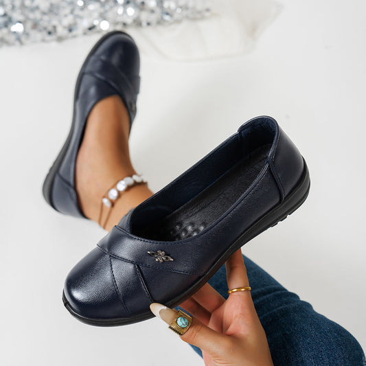 Women's Black Closed-Toe Leather Flats – Comfortable Casual Slip-On Shoes
