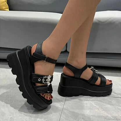 Cardiac Clasp Gothic Elevated Sandal