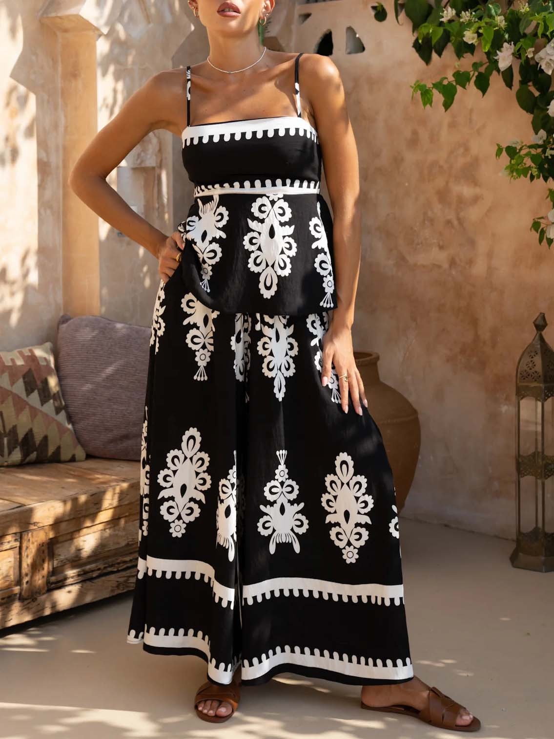 Exquisite Ethnic Floral Contrast Print Tank Top