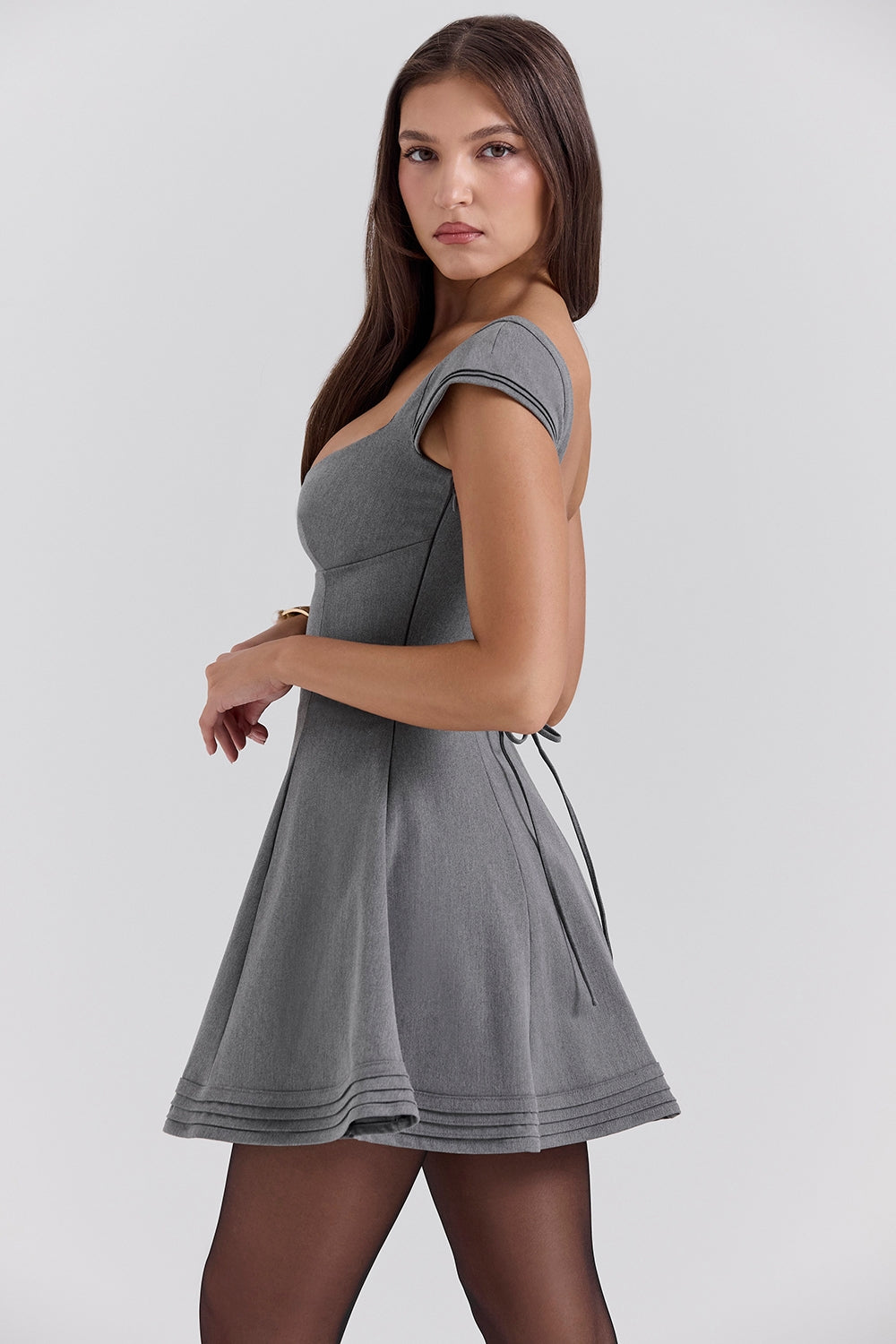 Gray – Sexy Low-Cut Waist-Cinching A-Line Dress