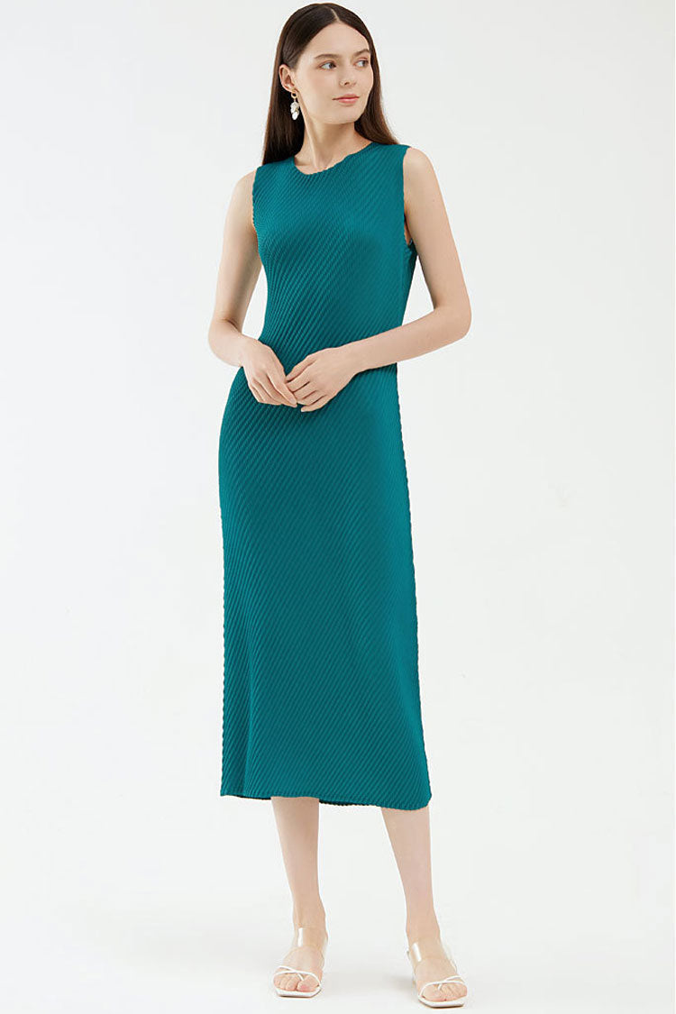 Diagonal Plissé Crew Neck Sleeveless Sheath Midi Dress
